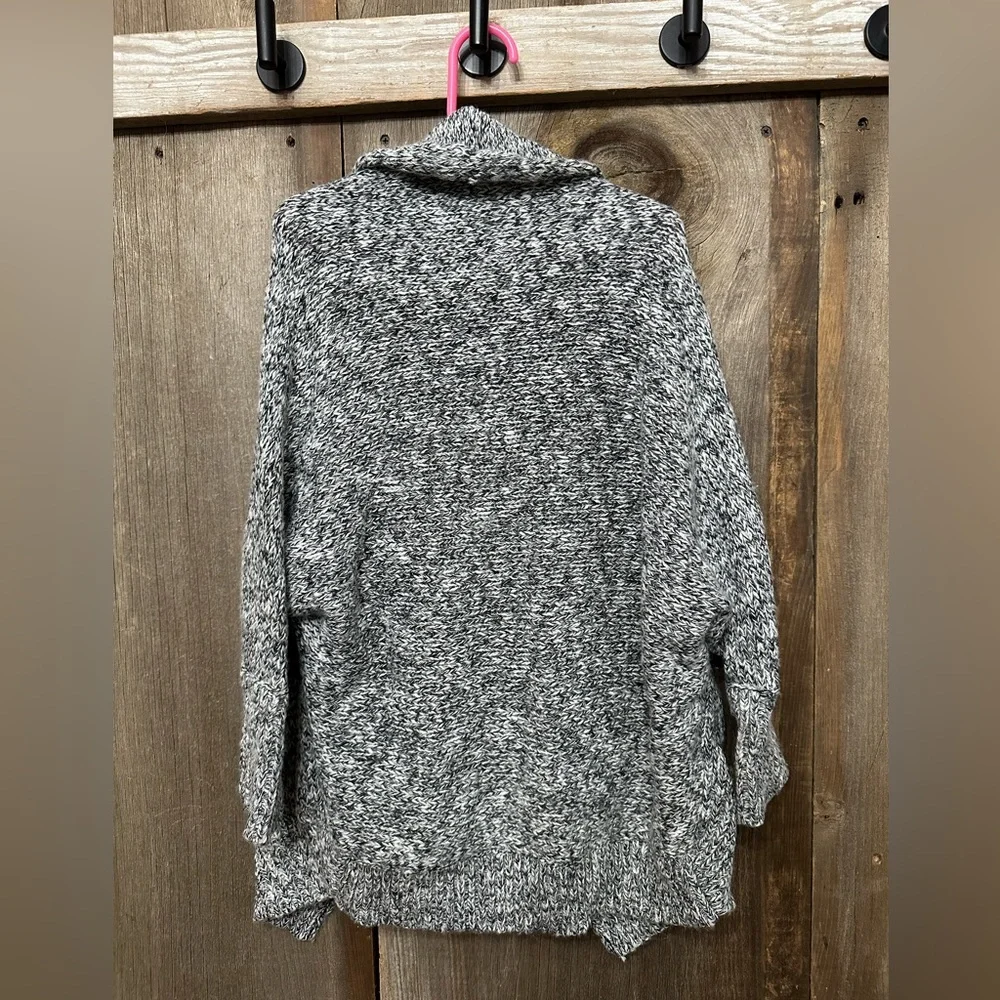 Old Navy Cocoon Sweater in Charcoal Gray Size Medium Large